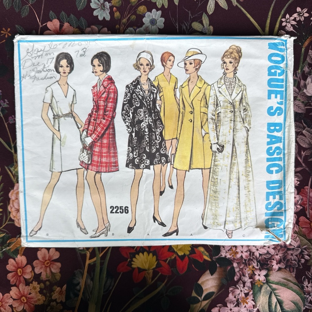 ✨SOLD✨Vogue 2256 Pattern UNCUT: 1969 Dress & Coat